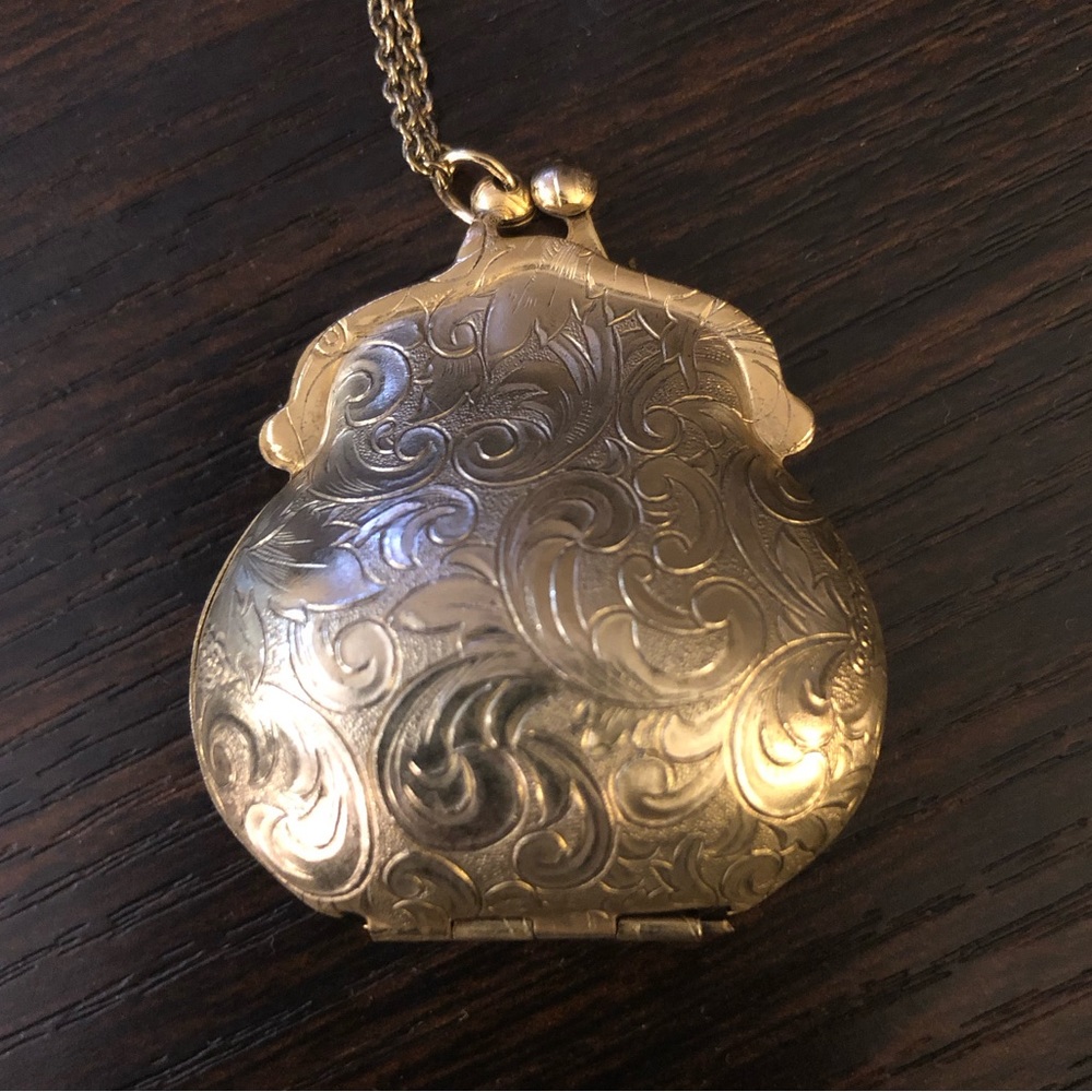 Y2K Gold Pouch Necklace - Picture 4 of 4